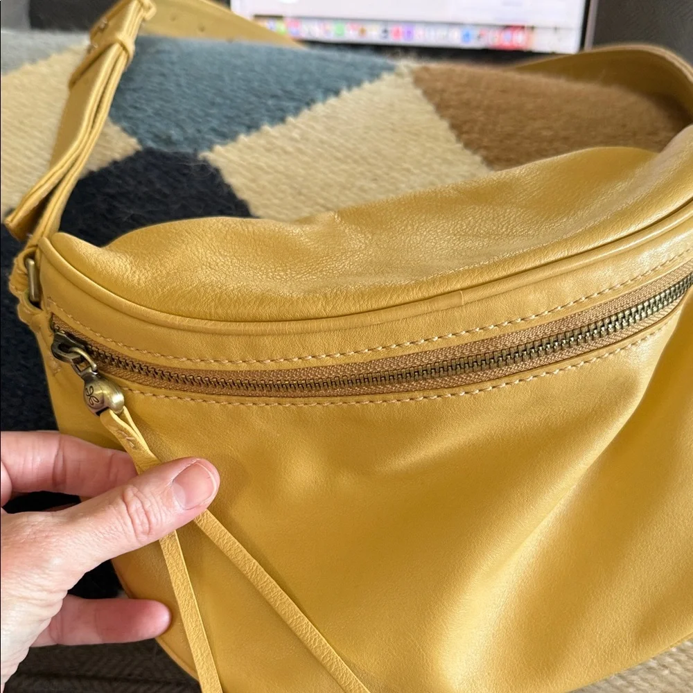 Hobo Juno Leather Crossbody/Belt Bag in Flax color - Picture 1 of 8